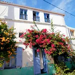 Artistic Home- 250Yr Old Traditional Village House