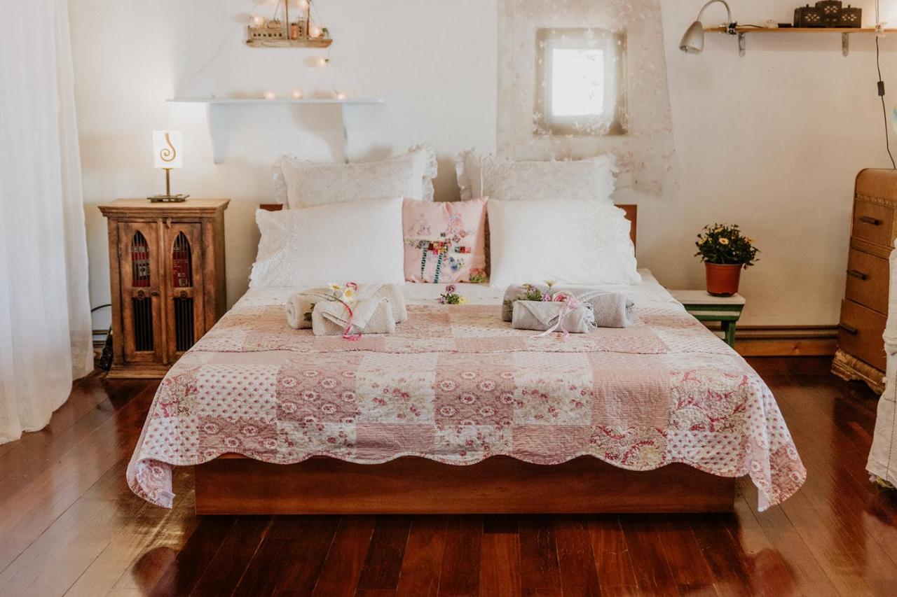 Artistic Home- 250yr Old Traditional Villa