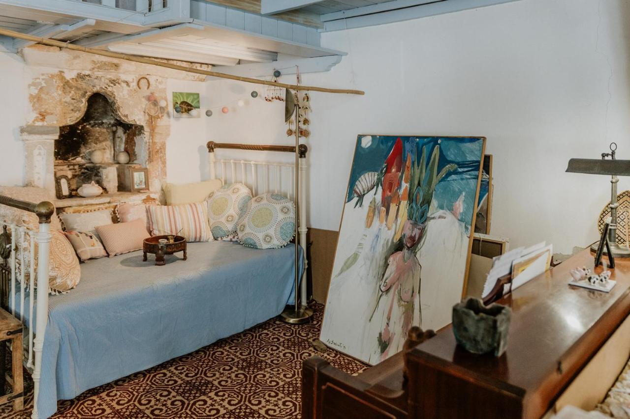 Artistic Home- 250yr Old Traditional Villa *