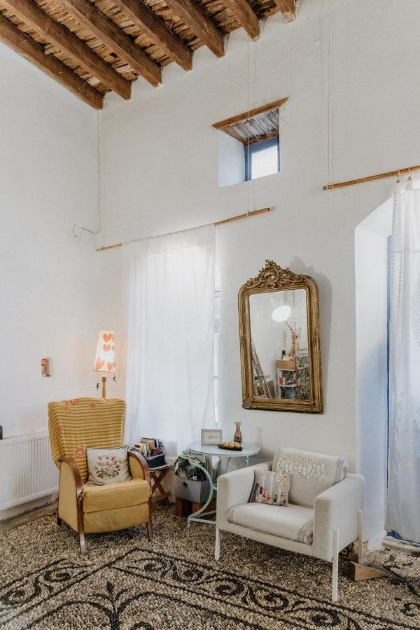 Artistic Home- 250yr Old Traditional