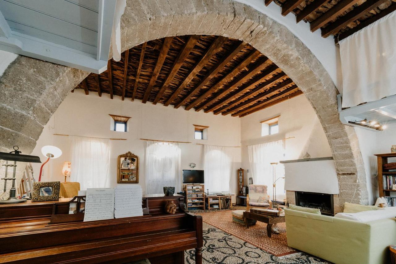 Villa Artistic Home- 250yr Old Traditional Koskinou (Rhodes)