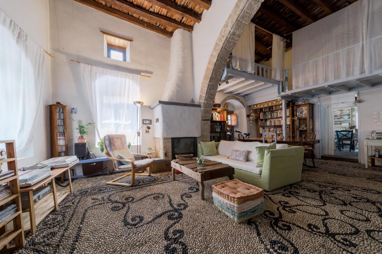 Artistic Home- 250yr Old Traditional *