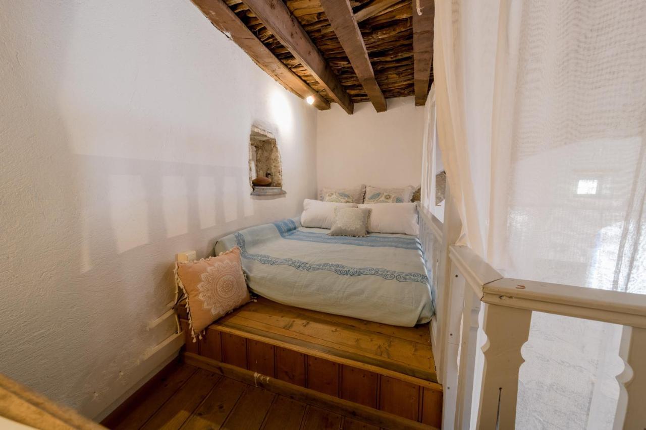 Artistic Home- 250yr Old Traditional Villa