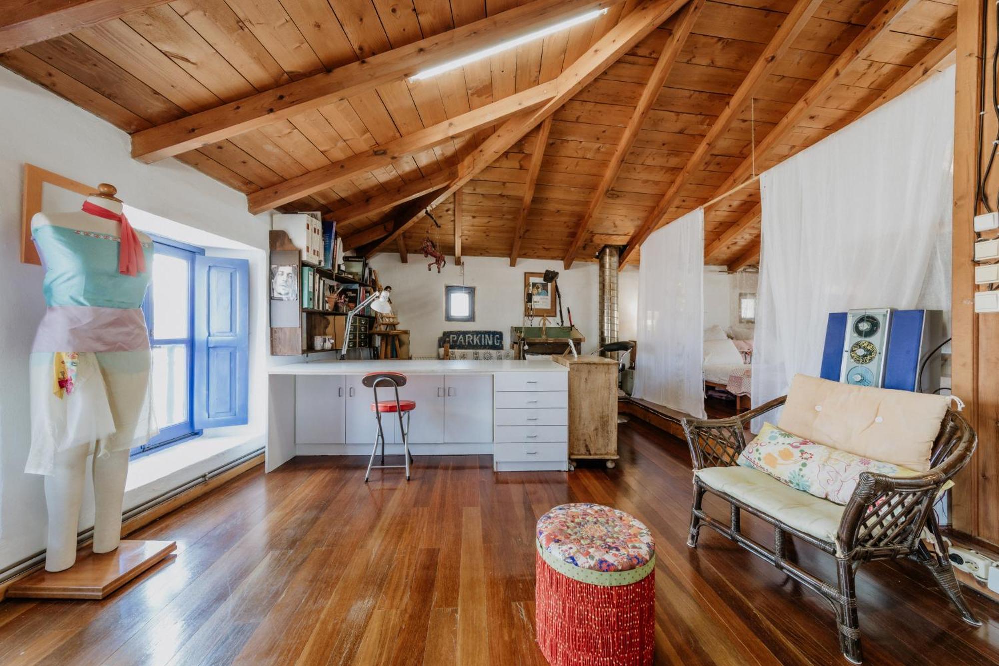 Artistic Home- 250yr Old Traditional Villa *